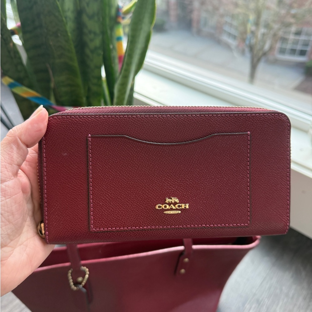 Coach Burgundy Leather Tote with Gold Hardware and matching Wallet - Picture 6 of 10